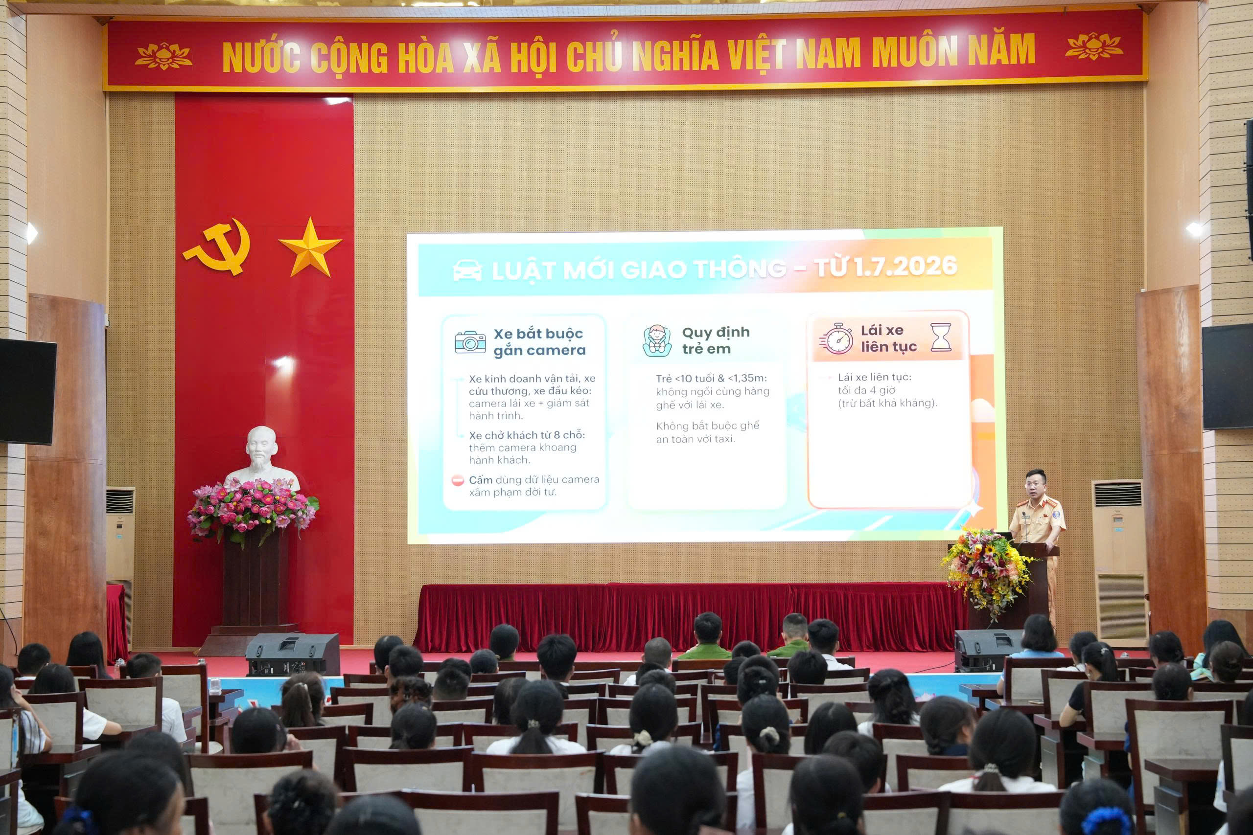 Công an phường Hải Dương tổ chức tuyên truyền an toàn giao thông, phòng chống lừa đảo mạng và tai nạn thương tích cho học sinh